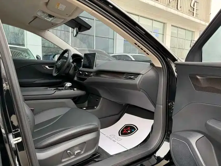 Hongqi E-QM5 — фото 3