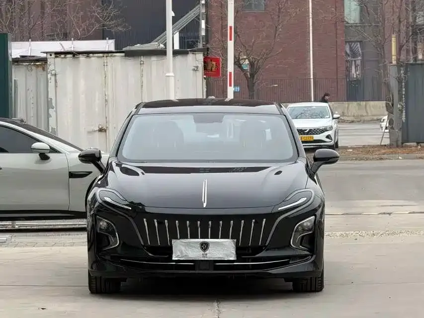 Hongqi E-QM5 — фото 6