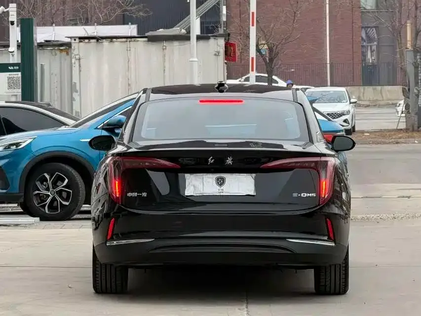 Hongqi E-QM5 — фото 2