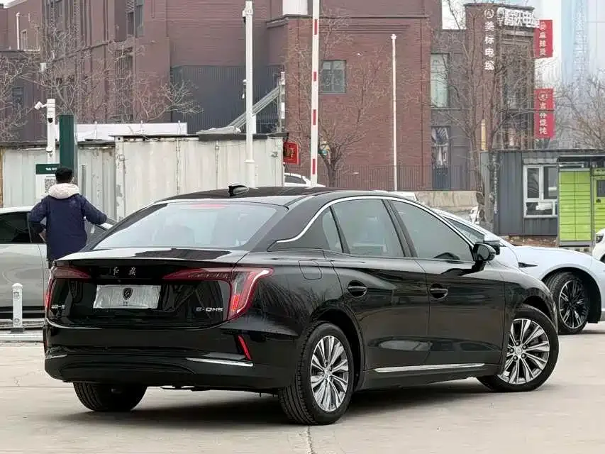 Hongqi E-QM5 — фото 9