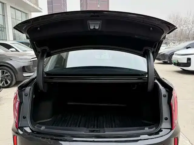 Hongqi E-QM5 — фото 4