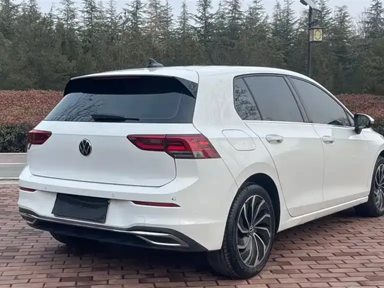 Volkswagen Golf 2023 из CN, фото 2