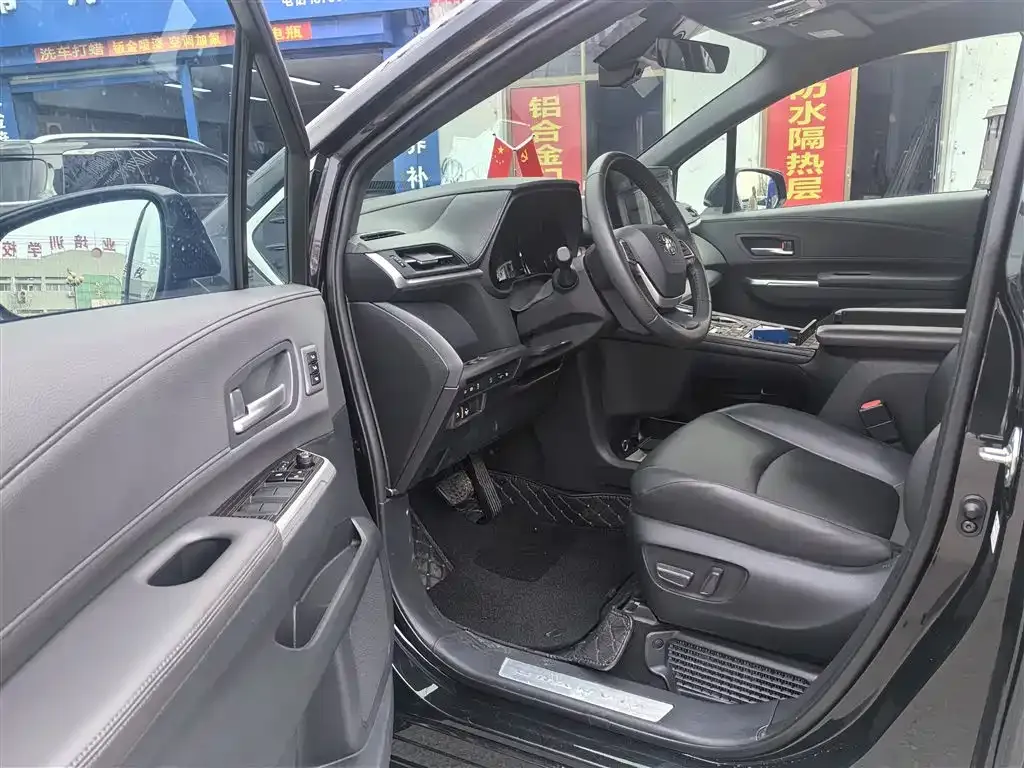 Toyota Granvia 2025 из CN, фото 5