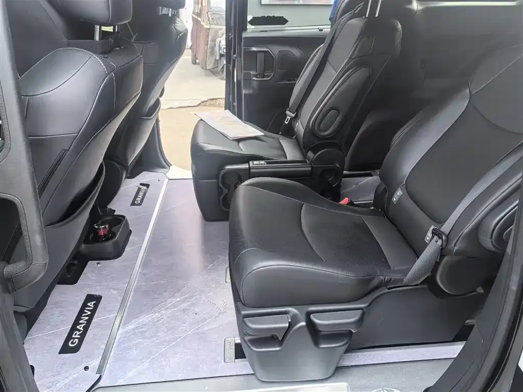 Toyota Granvia 2025 из CN, фото 6