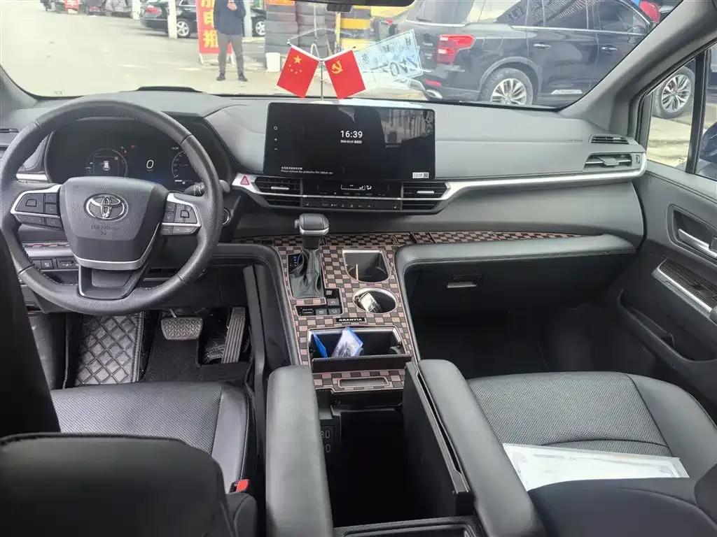 Toyota Granvia 2025 из CN, фото 8