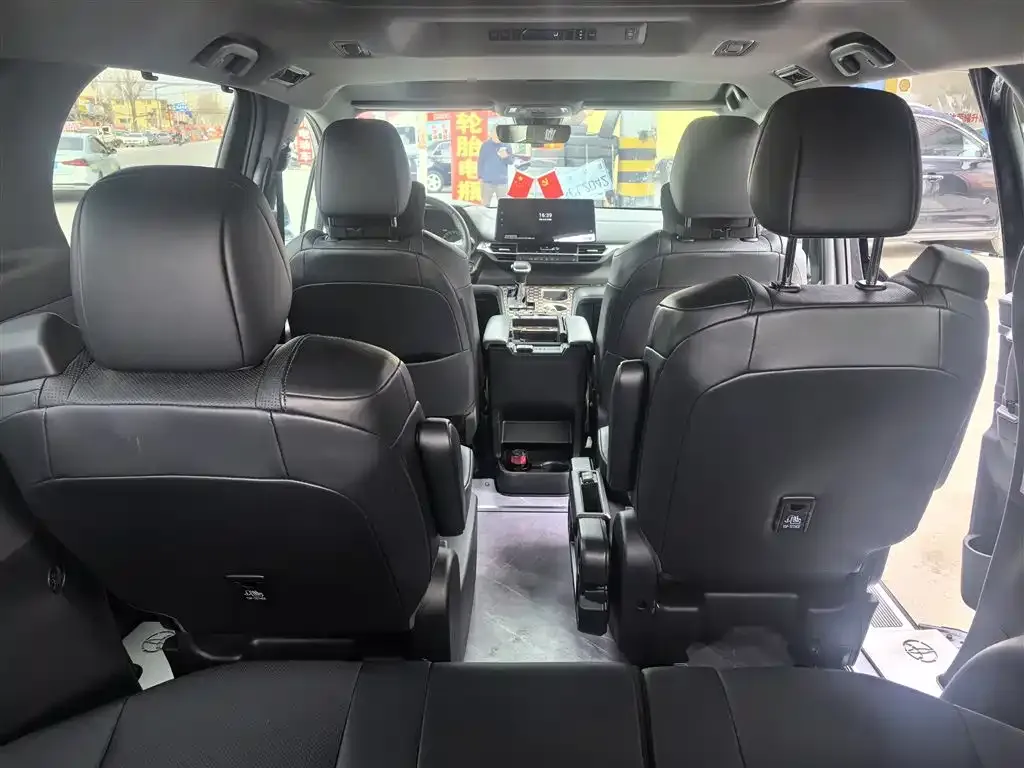 Toyota Granvia 2025 из CN, фото 3