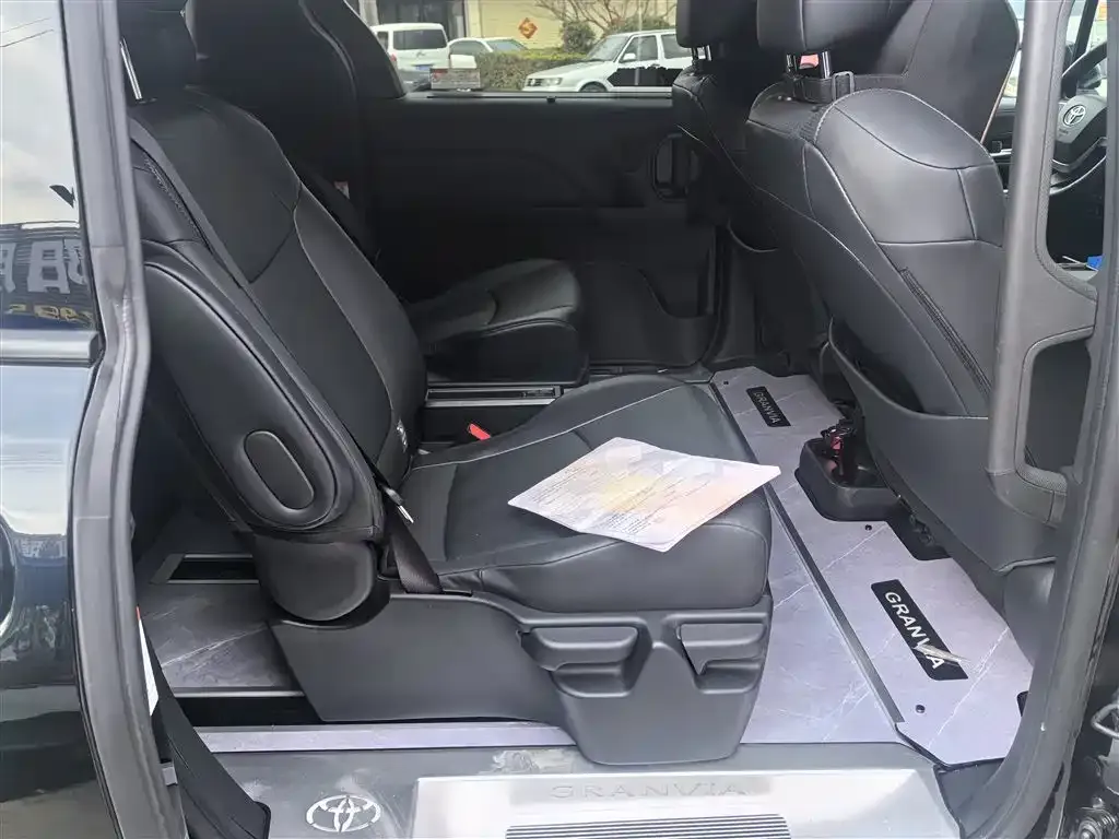 Toyota Granvia 2025 из CN, фото 7