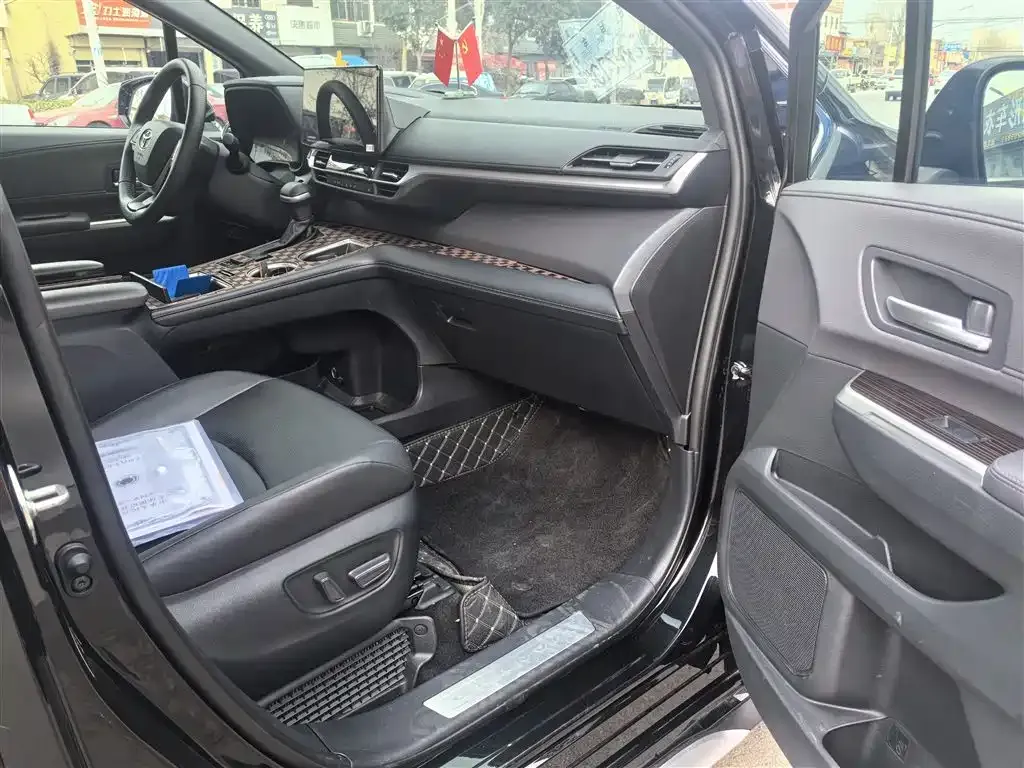Toyota Granvia 2025 из CN, фото 10