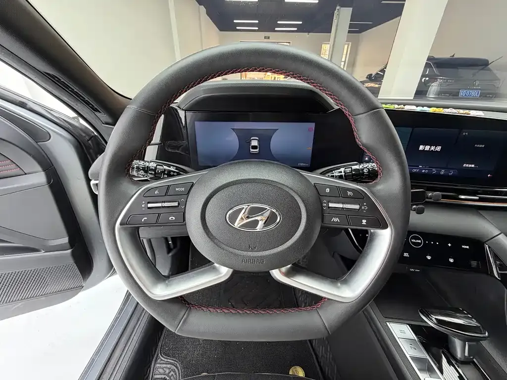 Hyundai Elantra 2023 из CN, фото 10