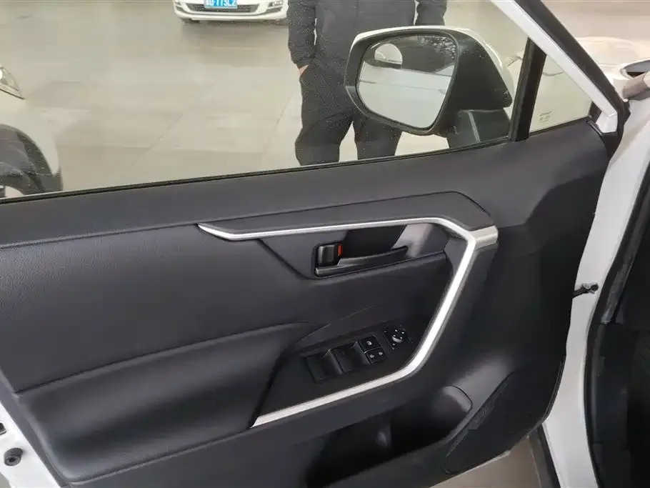 Toyota RAV4 2021 из CN, фото 3