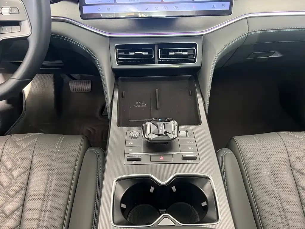 BYD L DM-i 2025 из CN, фото 10