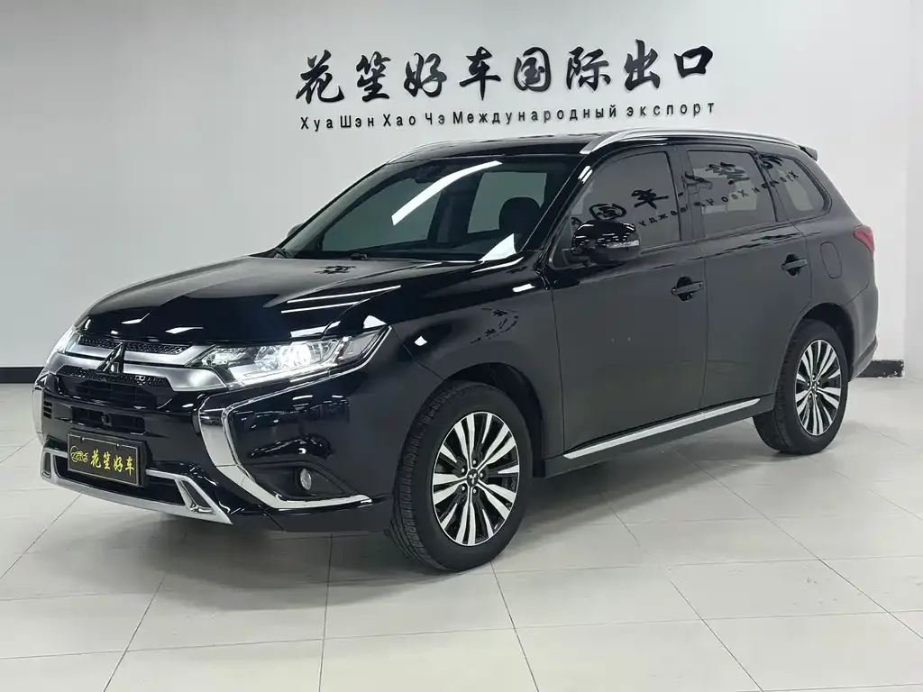 Mitsubishi Outlander — фото 1