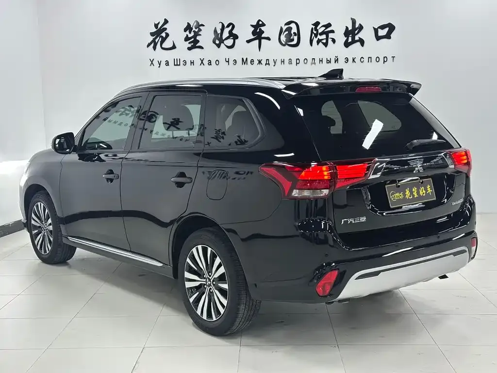 Mitsubishi Outlander — фото 7