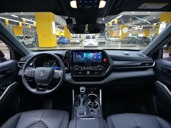Toyota Crown Kluger 2021 из CN, фото 8