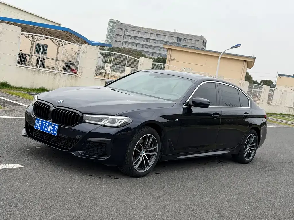 BMW 5 Series — фото 1