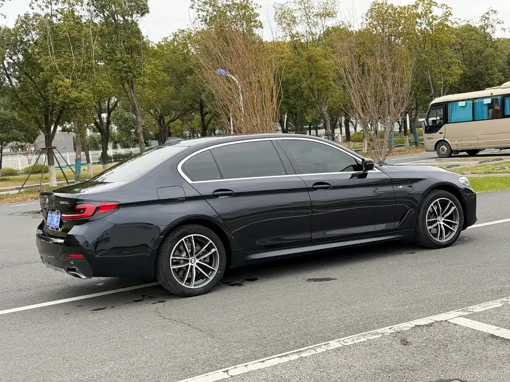 BMW 5 Series — фото 10