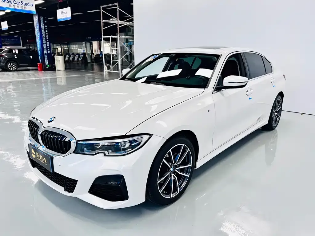 BMW 3 Series 2022 из CN, фото 1