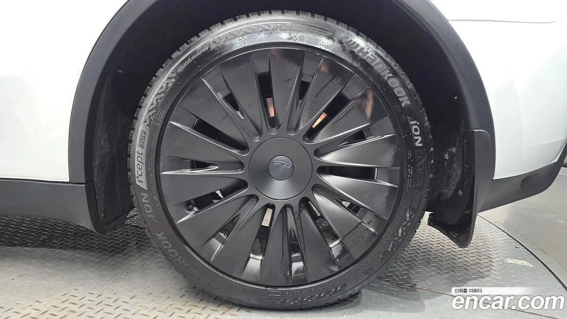 Tesla Model Y — фото 9