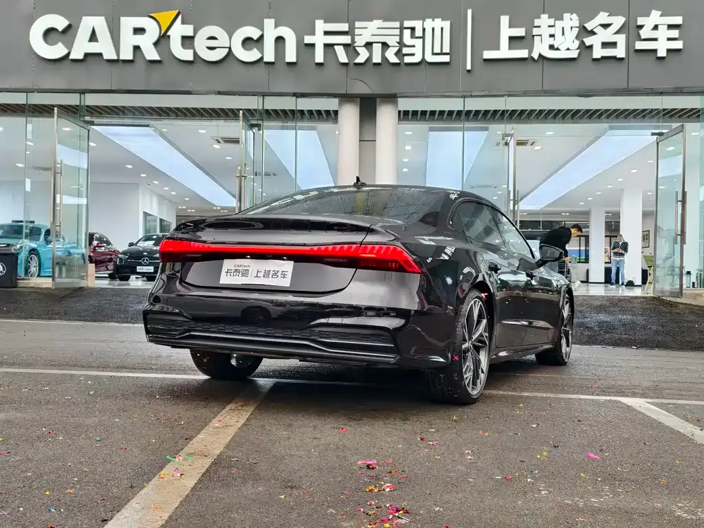 Audi A7L 2023 из CN, фото 10