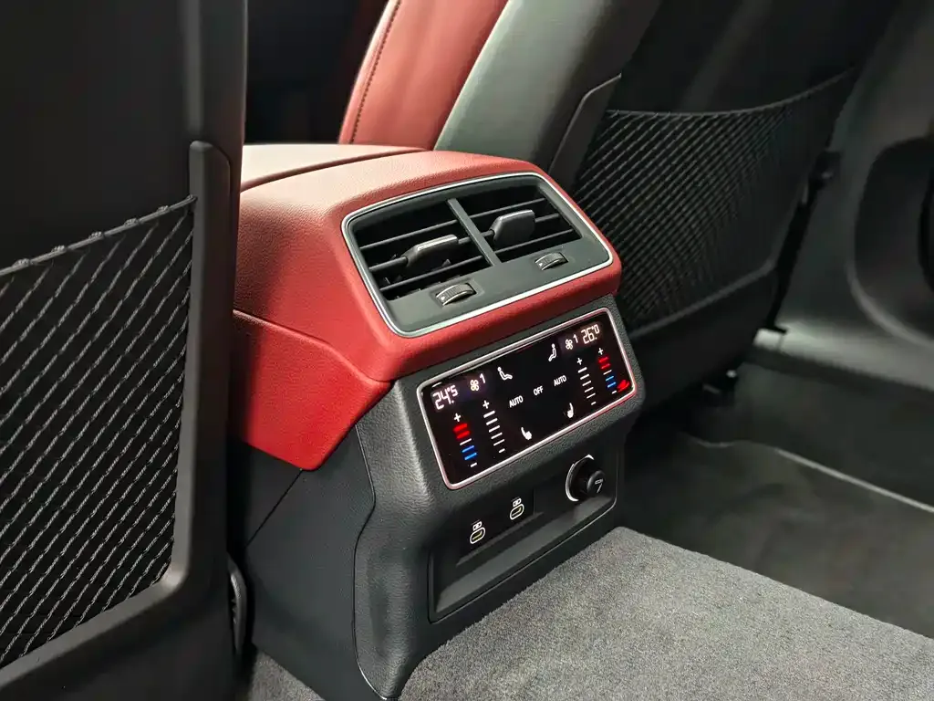 Audi A7L 2023 из CN, фото 2