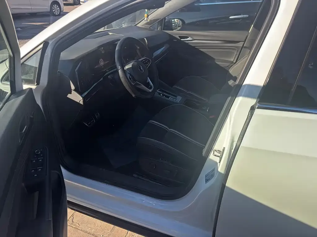 Volkswagen Golf 2023 из CN, фото 7