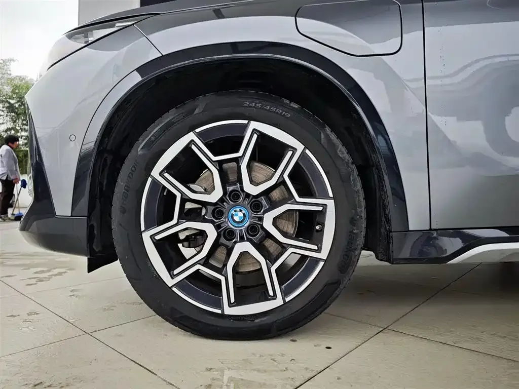 BMW iX1 2024 из CN, фото 3