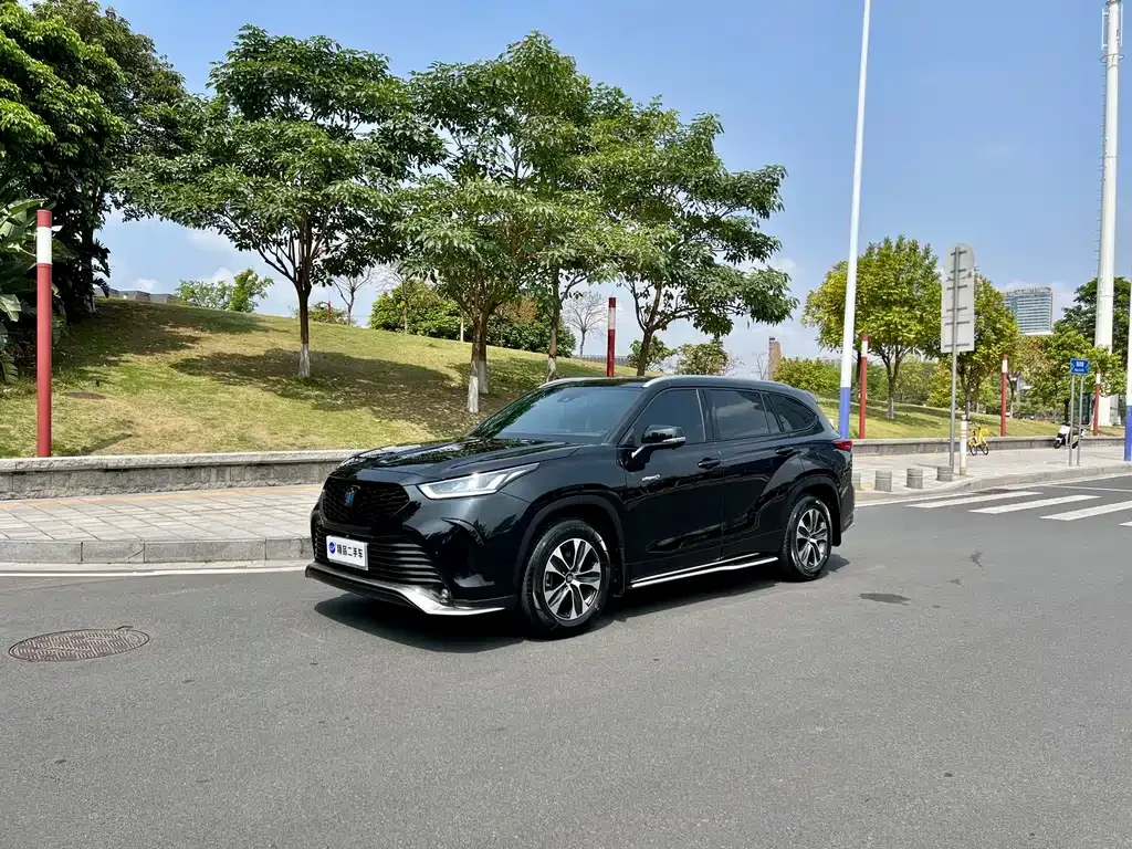 Toyota Crown Kluger 2021 из CN, фото 1