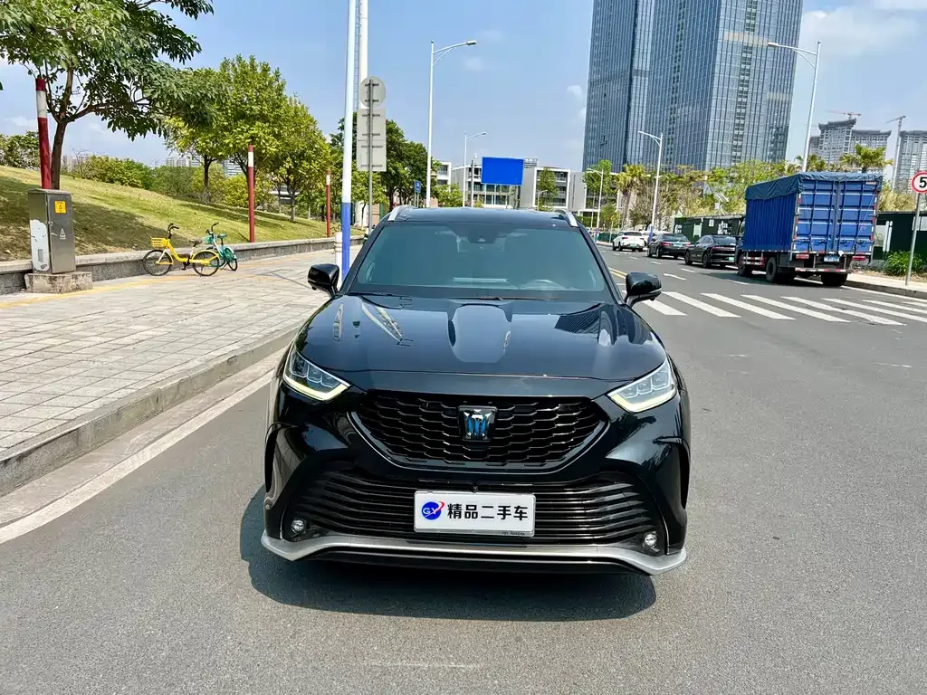 Toyota Crown Kluger 2021 из CN, фото 10