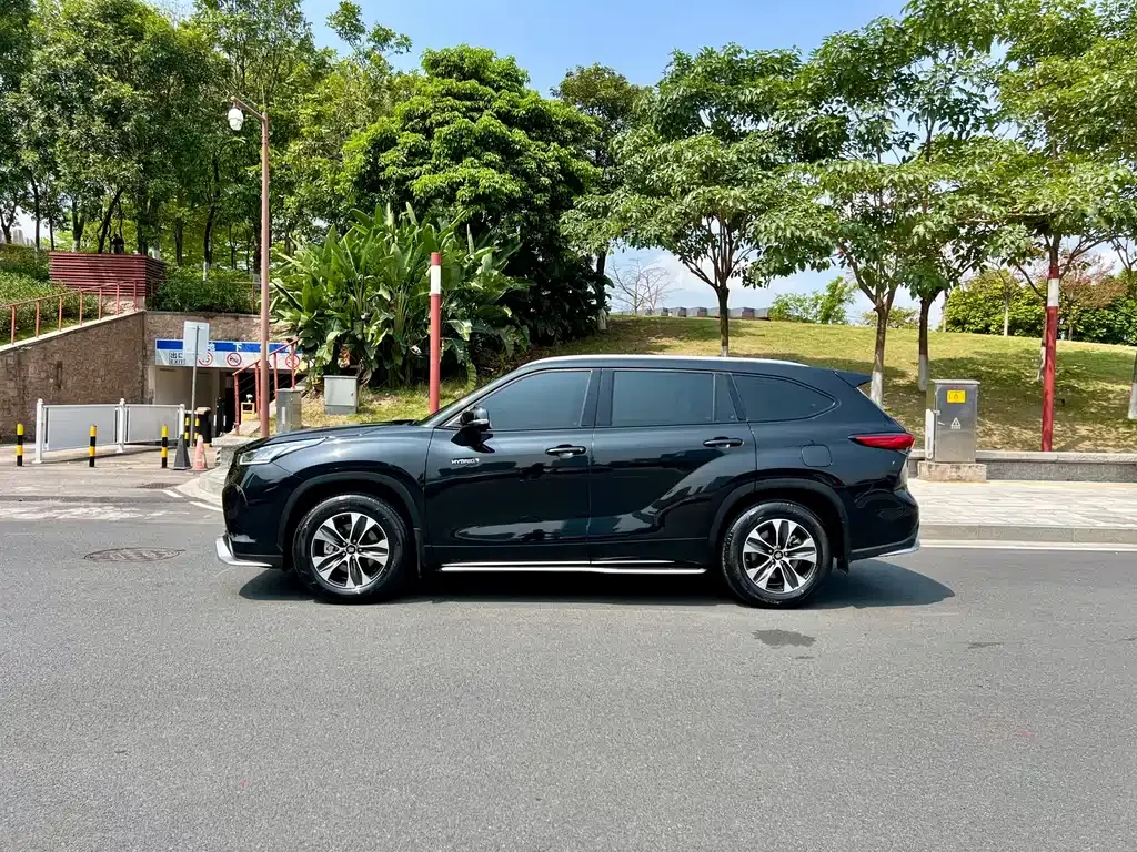 Toyota Crown Kluger 2021 из CN, фото 8