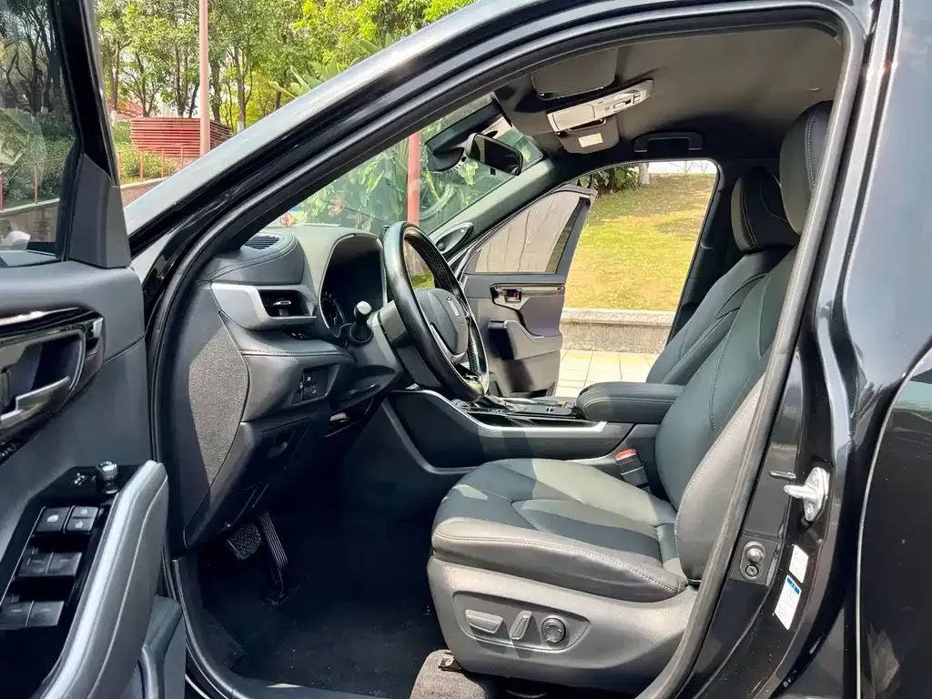 Toyota Crown Kluger 2021 из CN, фото 4