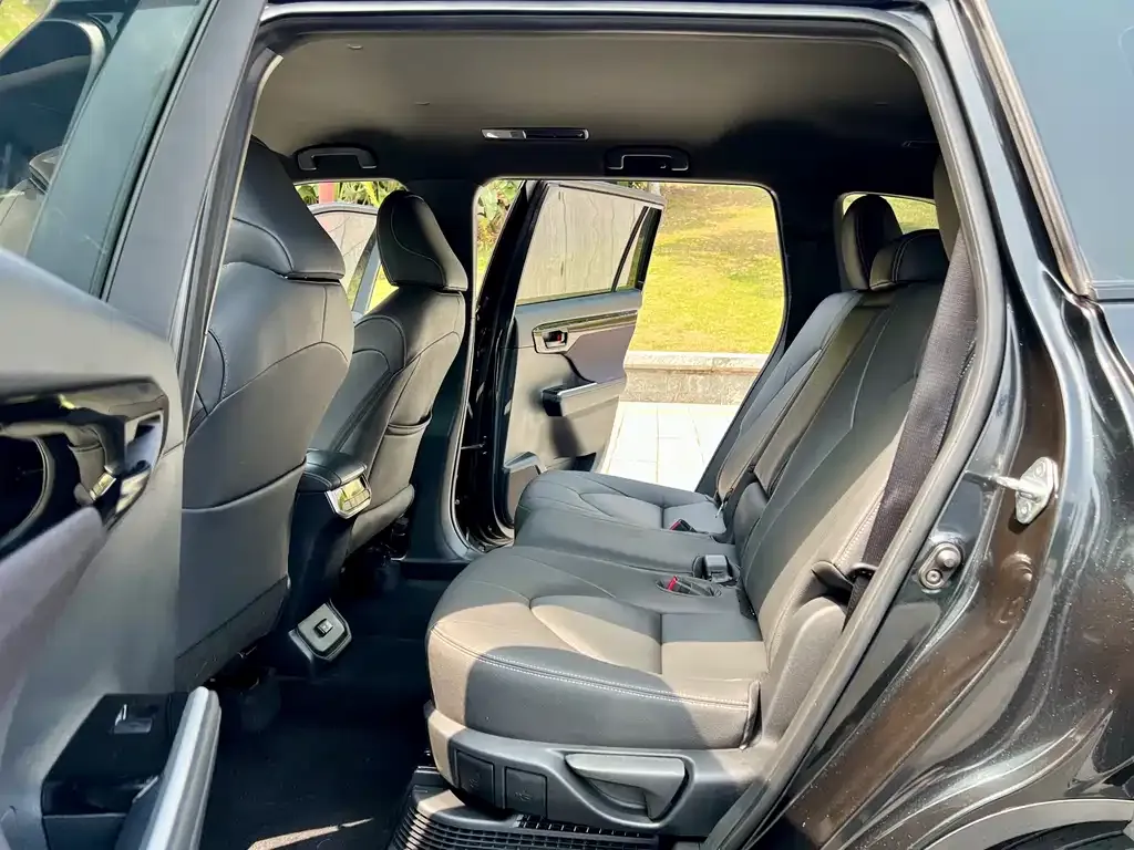 Toyota Crown Kluger 2021 из CN, фото 2