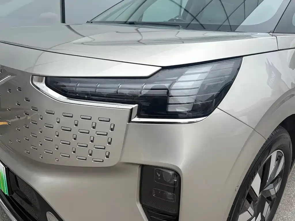 Volvo EM90 2024 из CN, фото 5