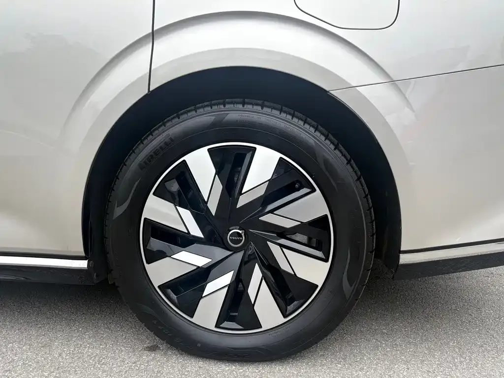 Volvo EM90 2024 из CN, фото 6