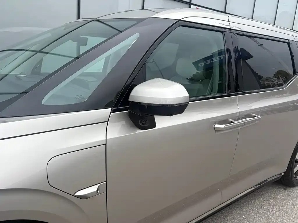 Volvo EM90 2024 из CN, фото 3