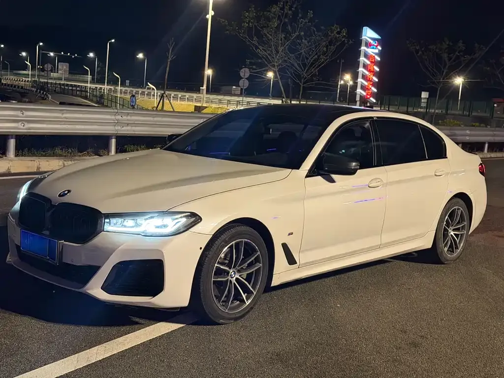 BMW 5 Series — фото 1