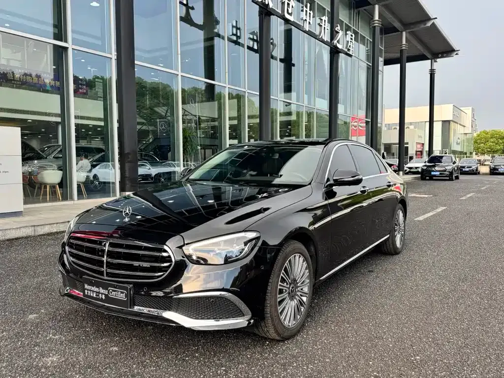 Mercedes-Benz E-Class — фото 1