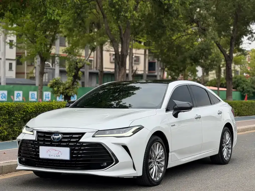 Toyota Avalon — фото 1