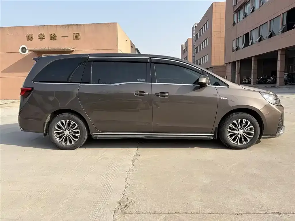 Buick GL8 2024 из CN, фото 2