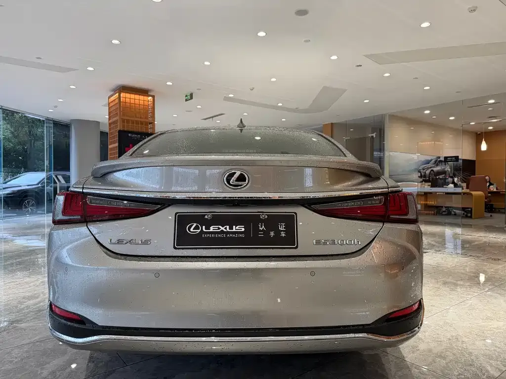 Lexus ES — фото 8