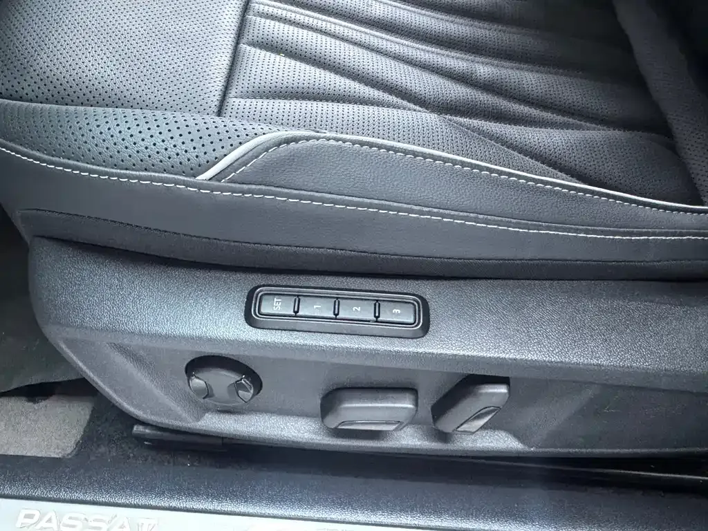 Volkswagen Passat — фото 10