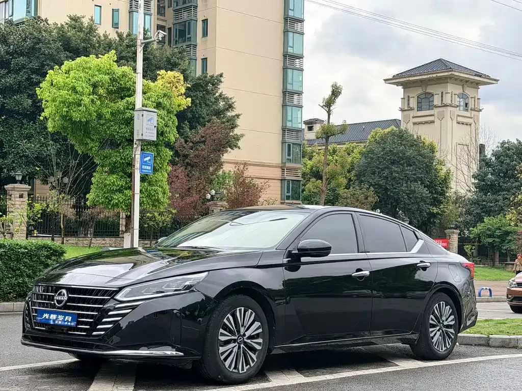 Nissan Teana — фото 1