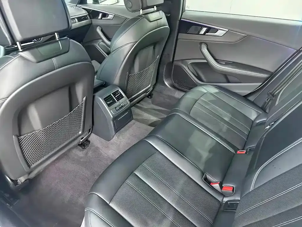 Audi A4L 2024 из CN, фото 9