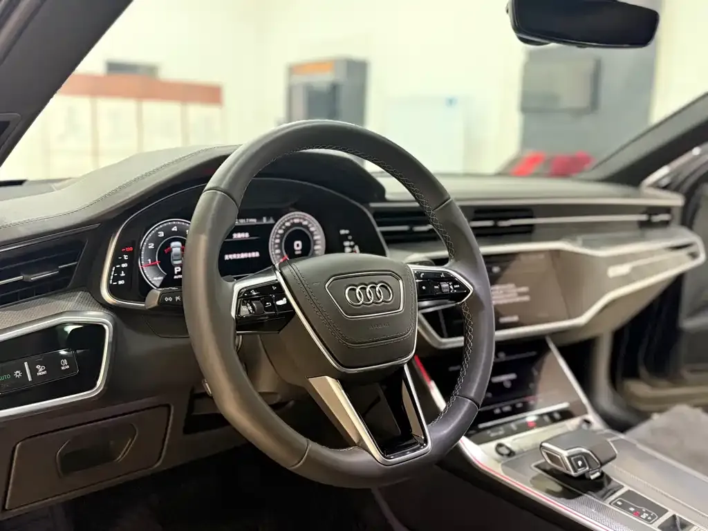 Audi A6L — фото 9
