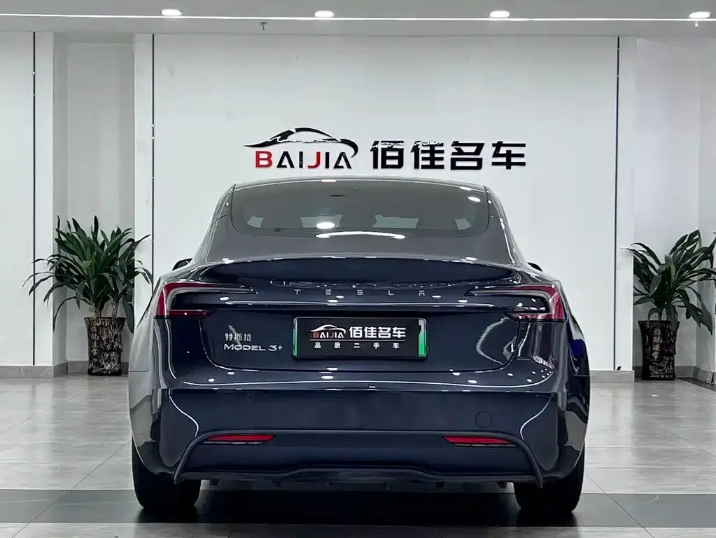 Tesla Model 3 — фото 10