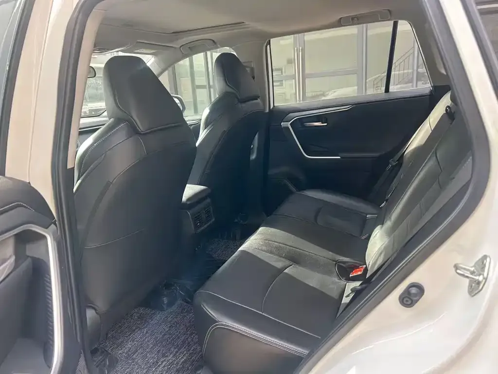 Toyota Wildlander 2023 из CN, фото 4