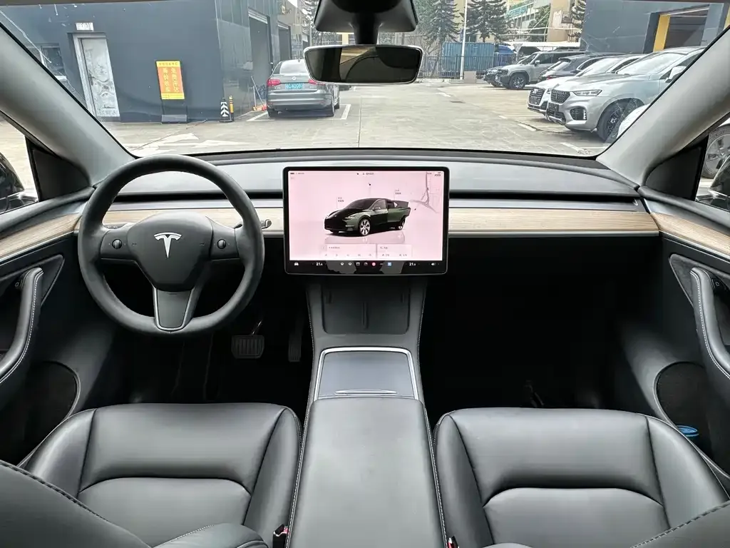 Tesla Model Y — фото 2