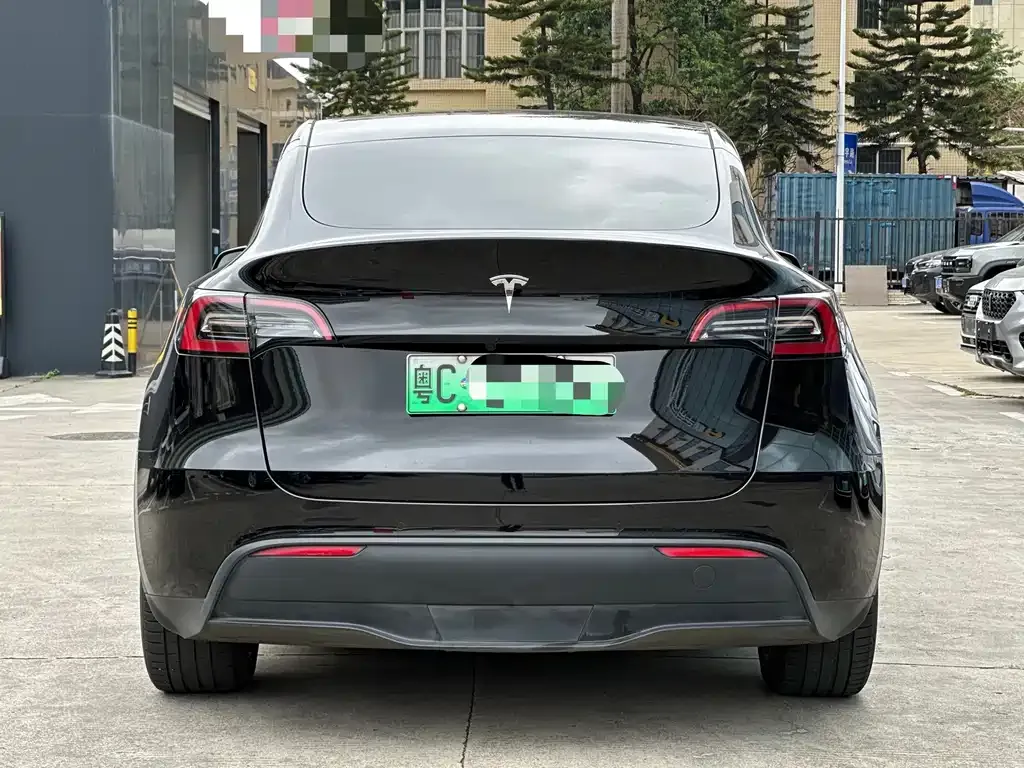 Tesla Model Y — фото 4