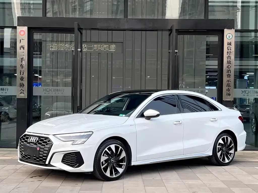 Audi A3 — фото 1
