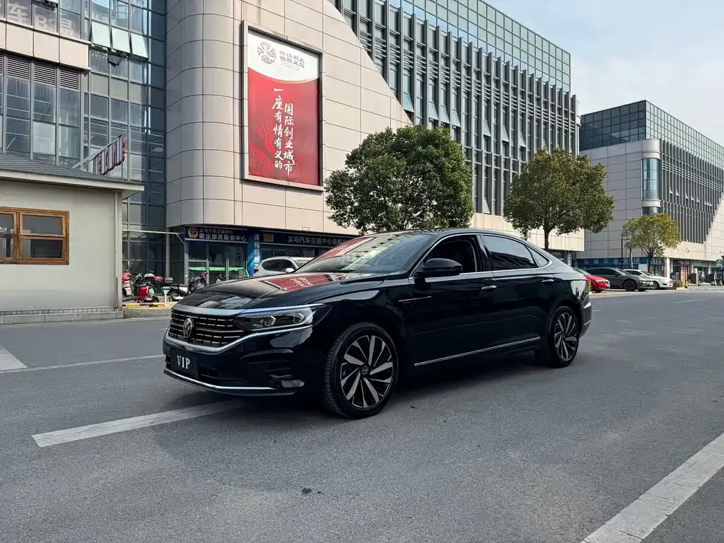 Volkswagen Passat — фото 1