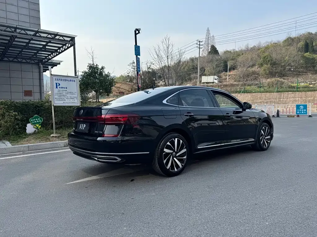 Volkswagen Passat — фото 7